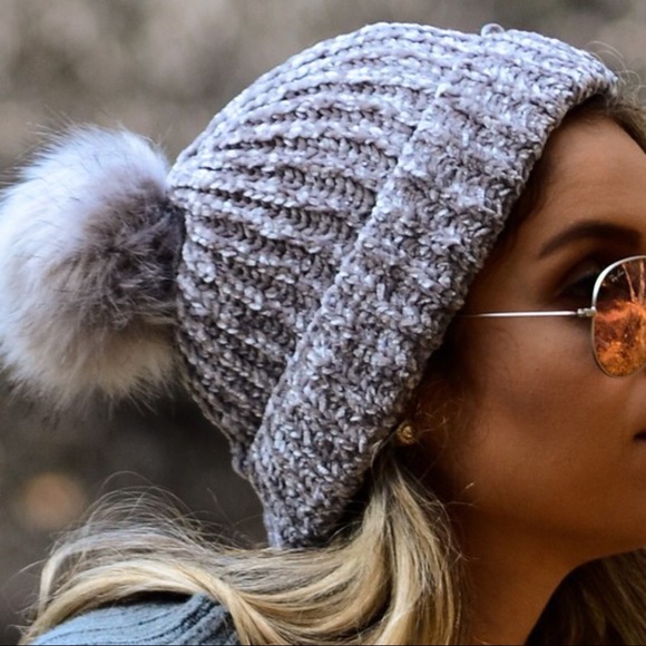 CLEARANCE‼️Chenille Pom Pom Beanie - Picture 4 of 5